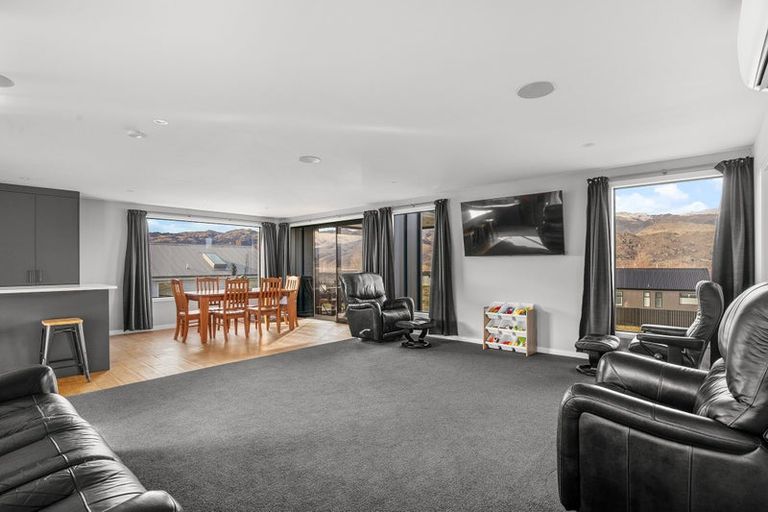 Photo of property in 27 Stratford Drive, Mount Pisa, Cromwell, 9383