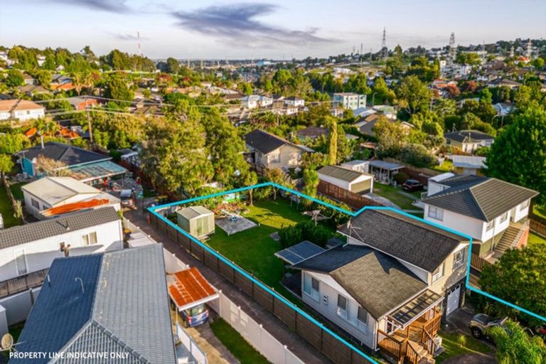 Photo of property in 28 Vina Place, Massey, Auckland, 0614