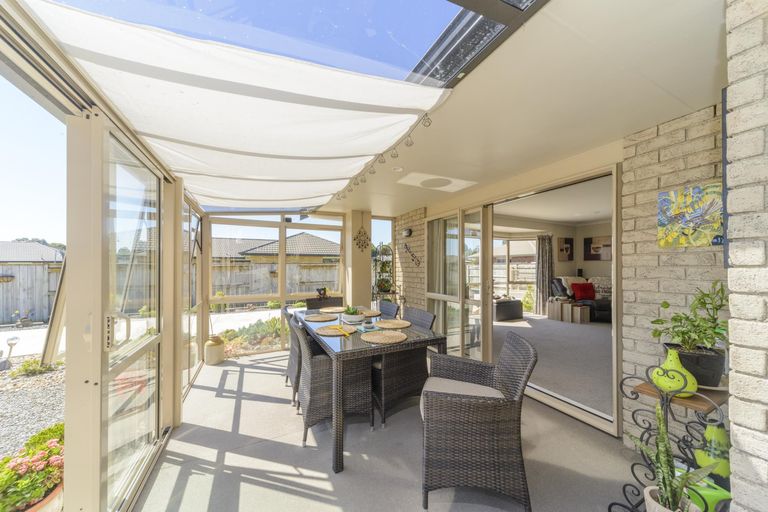 Photo of property in 11 Chestnut Close, Kelvin Grove, Palmerston North, 4414