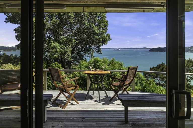 Photo of property in 200 Te Wahapu Road, Russell, 0272