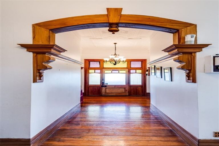 Photo of property in 200 Grove Road, Mayfair, Hastings, 4122