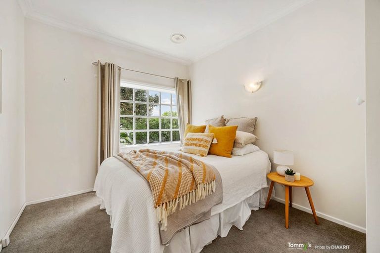 Photo of property in 1 Izard Road, Khandallah, Wellington, 6035