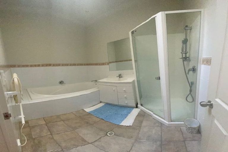 Photo of property in 7 Gillett Place, Botany Downs, Auckland, 2014