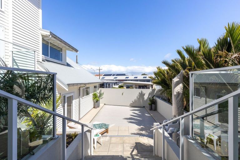 Photo of property in 10 Woolcombe Terrace, New Plymouth, 4310