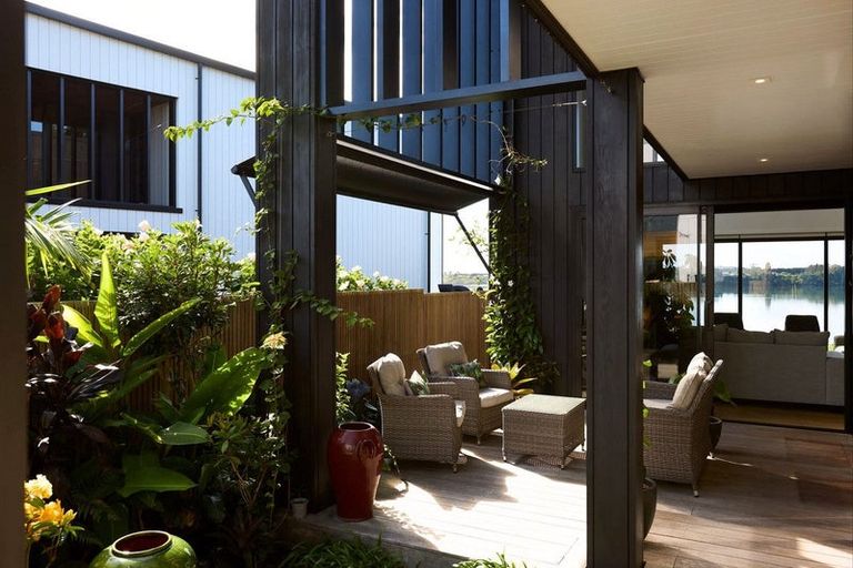 Photo of property in 1 Fourth Avenue, Tauranga, 3110