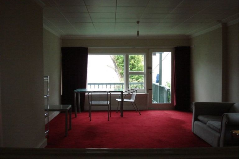 Photo of property in 216 Oriental Parade, Oriental Bay, Wellington, 6011