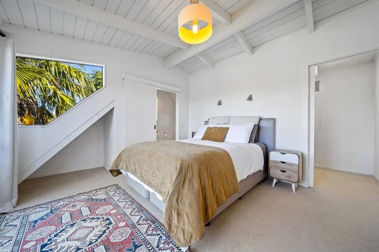 Photo of property in 2/31 Kiteroa Terrace, Rothesay Bay, Auckland, 0630