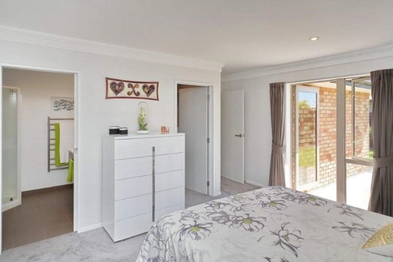 Photo of property in 10 Tawa Place, Parklands, Christchurch, 8083