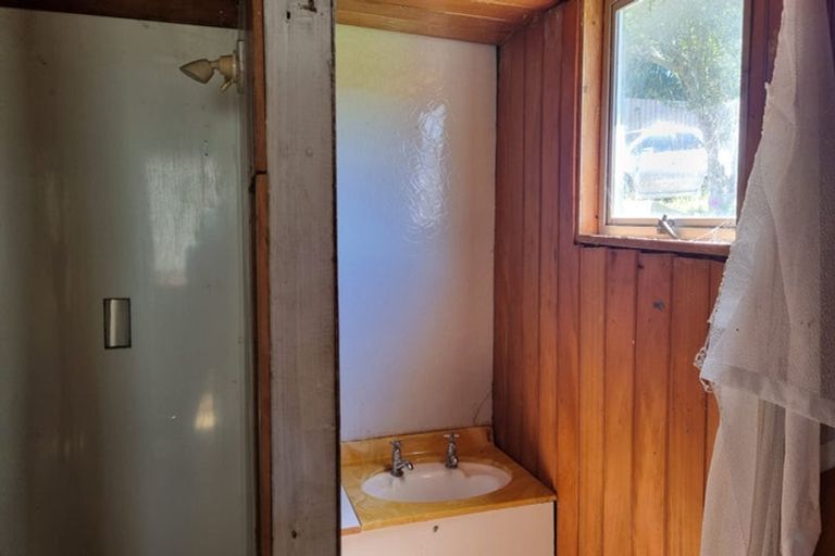 Photo of property in 32 Sandy Beach Road, Tinopai, 0593