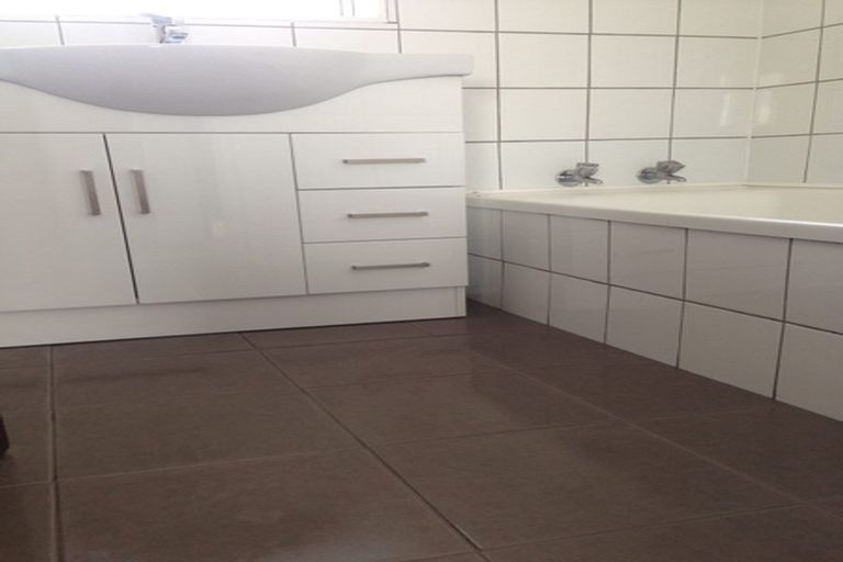 Photo of property in 42 Acacia Street, Kelvin Grove, Palmerston North, 4414