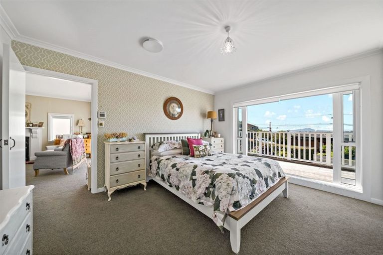 Photo of property in 52 Woodlands Crescent, Browns Bay, Auckland, 0630