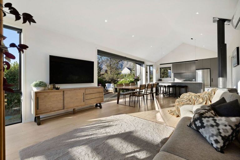 Photo of property in 1 Parera Lane, Jacks Point, Queenstown, 9371