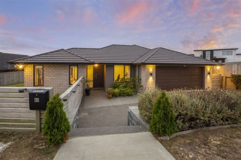 Photo of property in 82 Queen Charlotte Drive, Aotea, Porirua, 5024