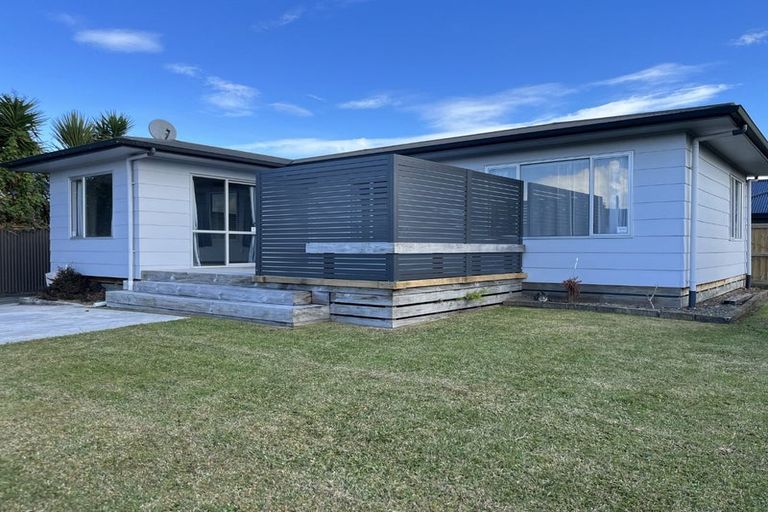 Photo of property in 2 Olive Place, Nawton, Hamilton, 3200