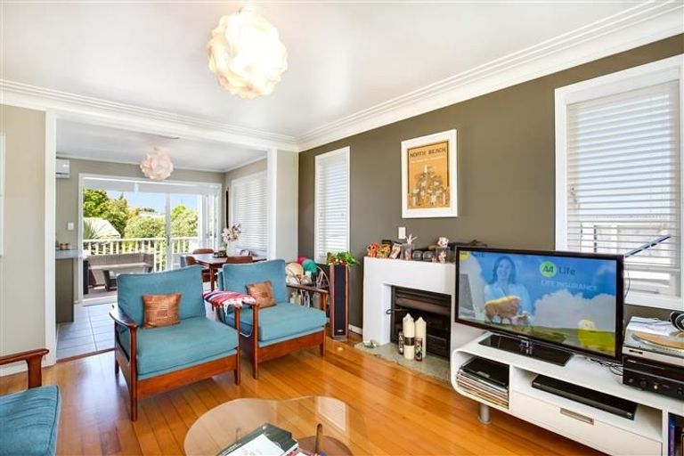 Photo of property in 13 Graham Avenue, Te Atatu Peninsula, Auckland, 0610