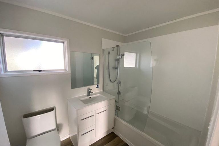 Photo of property in 4 Pureora Place, Clendon Park, Auckland, 2103