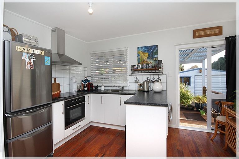 Photo of property in 30 The Avenue, Levin, 5510
