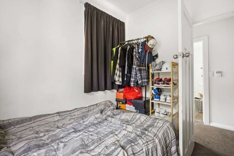 Photo of property in 100 Randwick Road, Moera, Lower Hutt, 5010