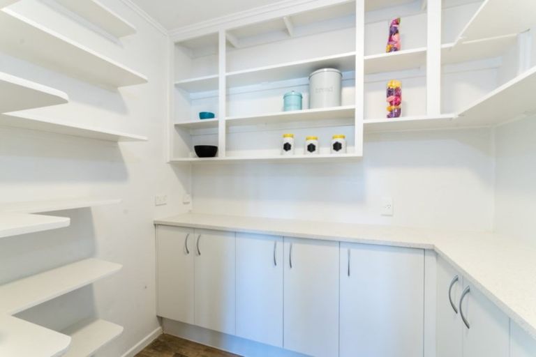 Photo of property in 70 Blakeborough Drive, Forrest Hill, Auckland, 0620