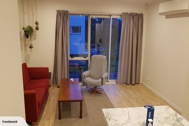 Photo of property in 10 Manutewhau Road, Massey, Auckland, 0614