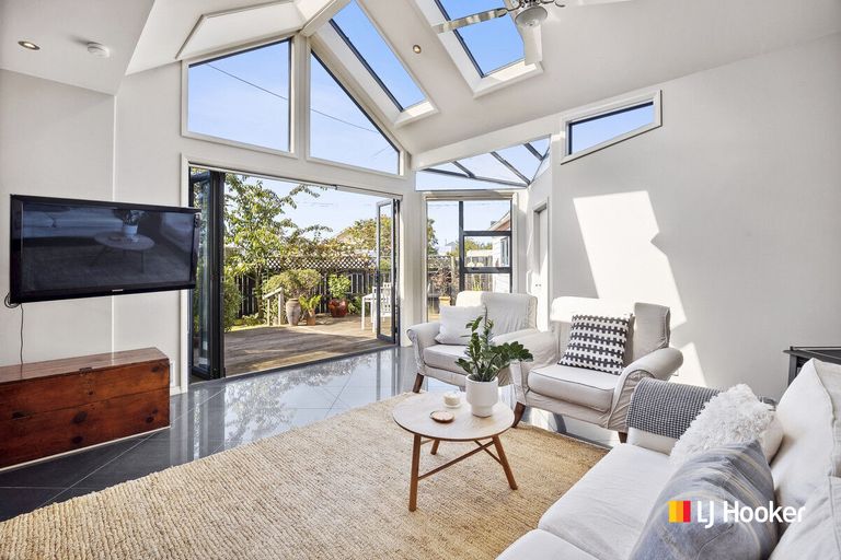 Photo of property in 85 Hargest Crescent, Saint Clair, Dunedin, 9012