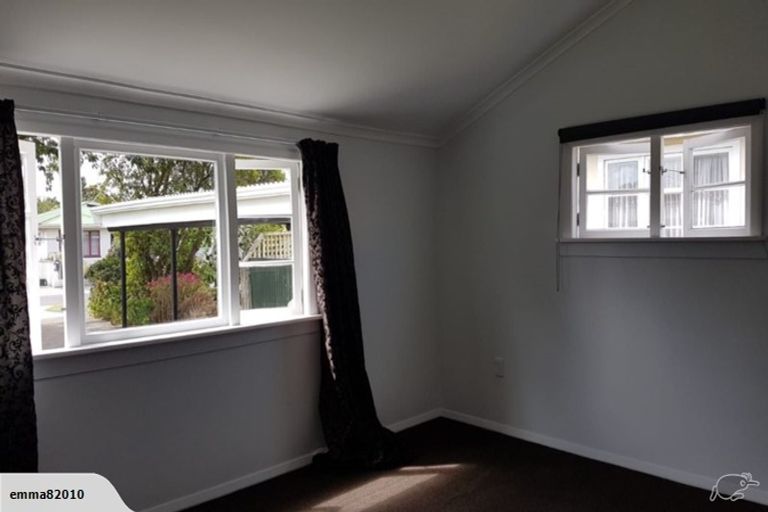 Photo of property in 24 Rewa Street, Takaro, Palmerston North, 4412