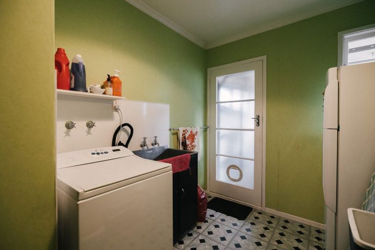 Photo of property in 69 Wikiriwhi Crescent, Awapuni, Palmerston North, 4412