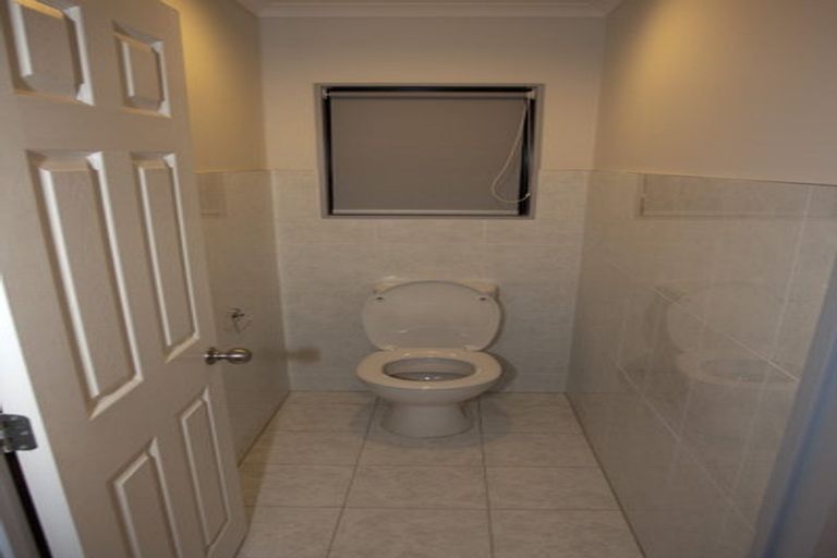 Photo of property in 33 Edgewood Way, Henderson, Auckland, 0612