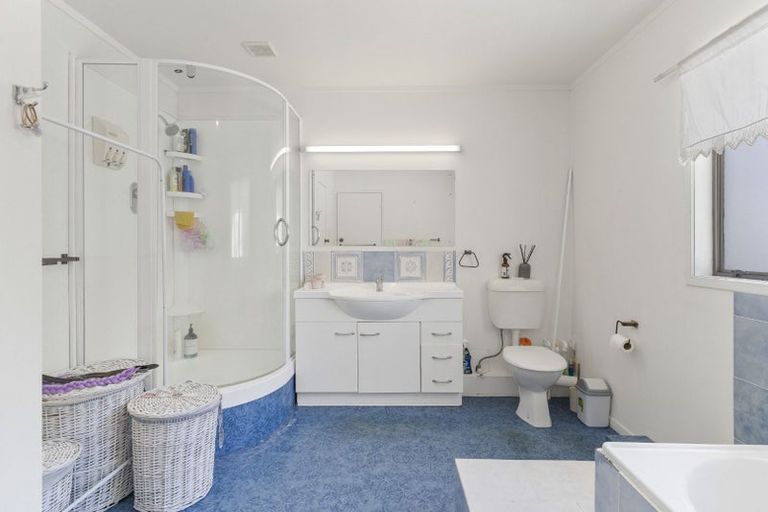 Photo of property in 3/22 Mariposa Crescent, Birkenhead, Auckland, 0626