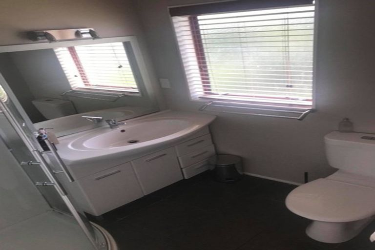 Photo of property in 14 Kilkenny Place, Fitzherbert, Palmerston North, 4410