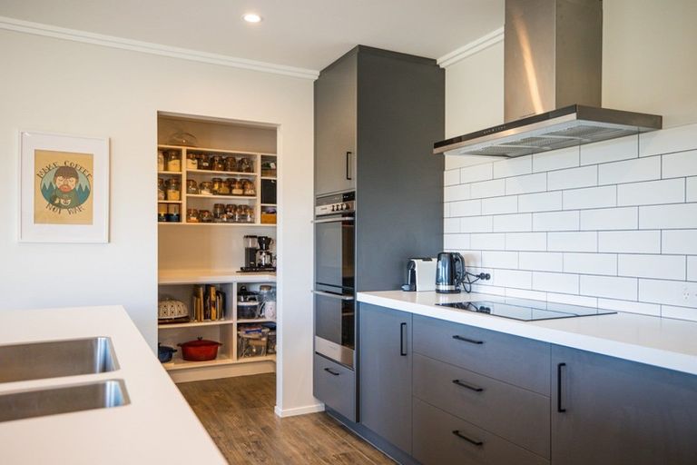 Photo of property in 10 Grenache Way, Kumeu, 0810