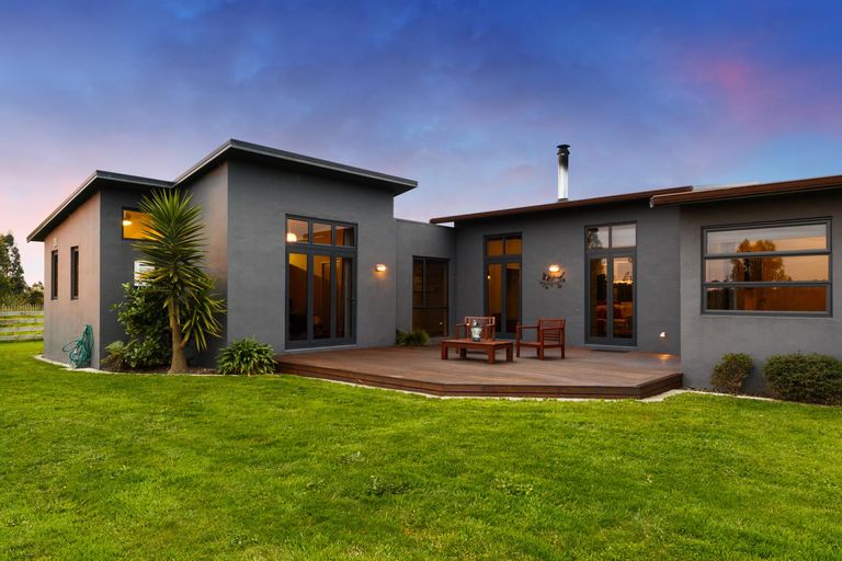 Photo of property in 5/454 Stoney Creek Road, Kelvin Grove, Palmerston North, 4470