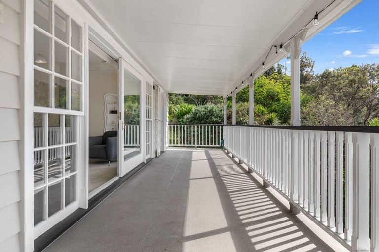 Photo of property in 3 Laingrange Place, Laingholm, Auckland, 0604