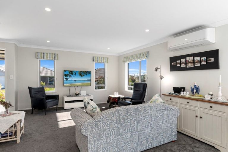 Photo of property in 76 Bert Wall Drive, Omokoroa, 3114