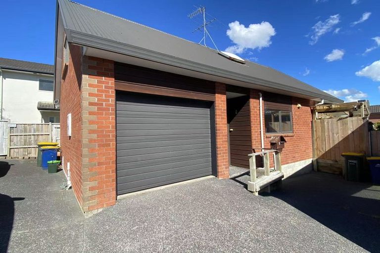 Photo of property in 12/37 Fields Parade, Oteha, Auckland, 0632