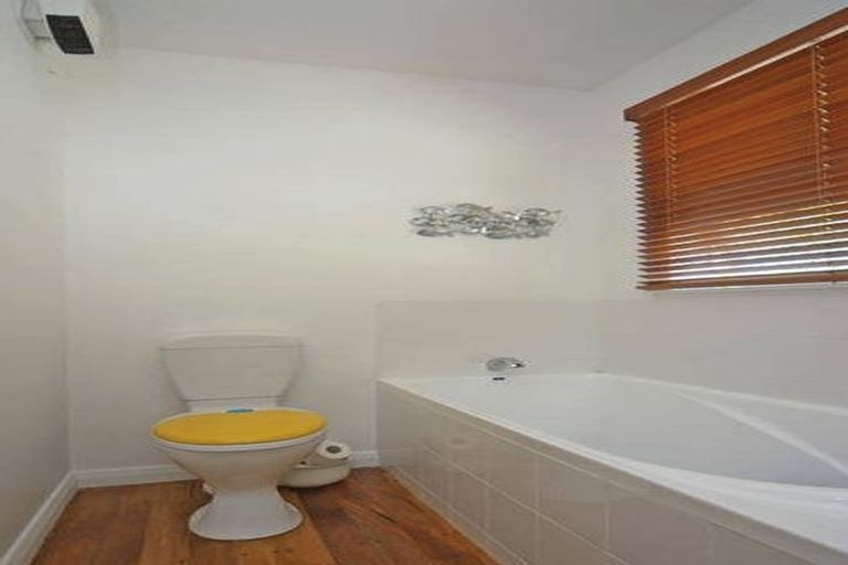 Photo of property in 30 Spencer Street, Crofton Downs, Wellington, 6035