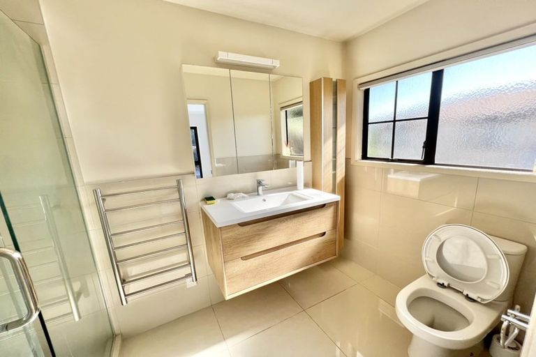 Photo of property in 31 John Downs Drive, Browns Bay, Auckland, 0630