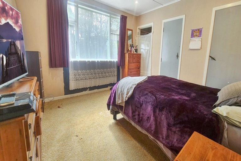 Photo of property in 100 Alexandra Street, Marton, 4710