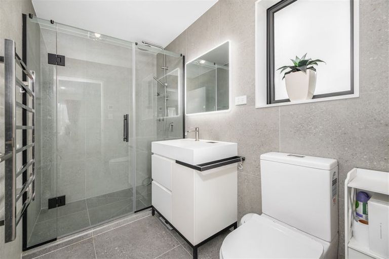 Photo of property in 113b Wharf Road, Te Atatu Peninsula, Auckland, 0610