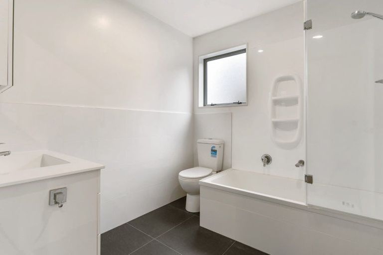 Photo of property in 12 Felicity Place, Unsworth Heights, Auckland, 0632