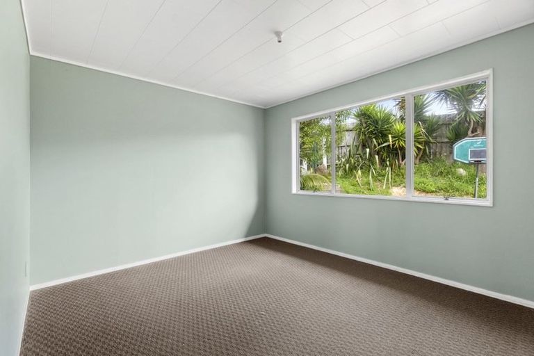 Photo of property in 8 Kilcar Place, Massey, Auckland, 0614