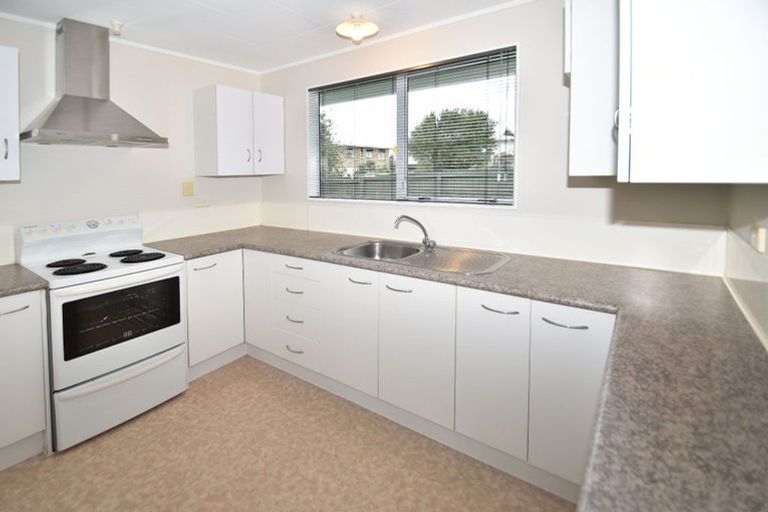 Photo of property in 2/2 Mcdowell Crescent, Hillcrest, Auckland, 0626