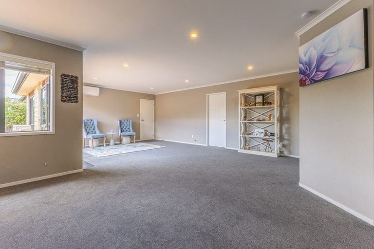 Photo of property in 70 Farringdon Avenue, Rototuna North, Hamilton, 3210