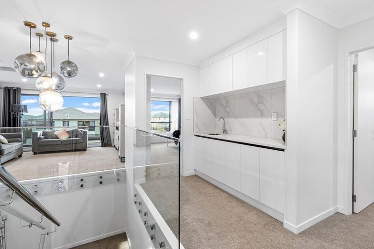 Photo of property in 25 Lime Hill Rise, Flat Bush, Auckland, 2019