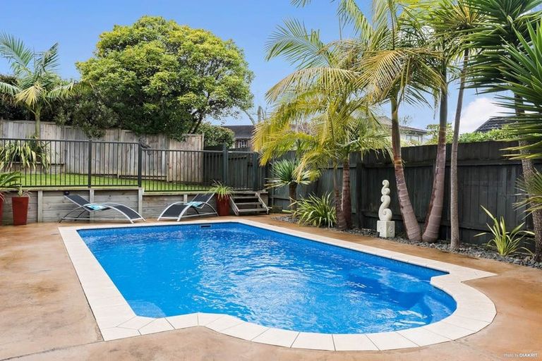 Photo of property in 17 Amante Crescent, Mairangi Bay, Auckland, 0630