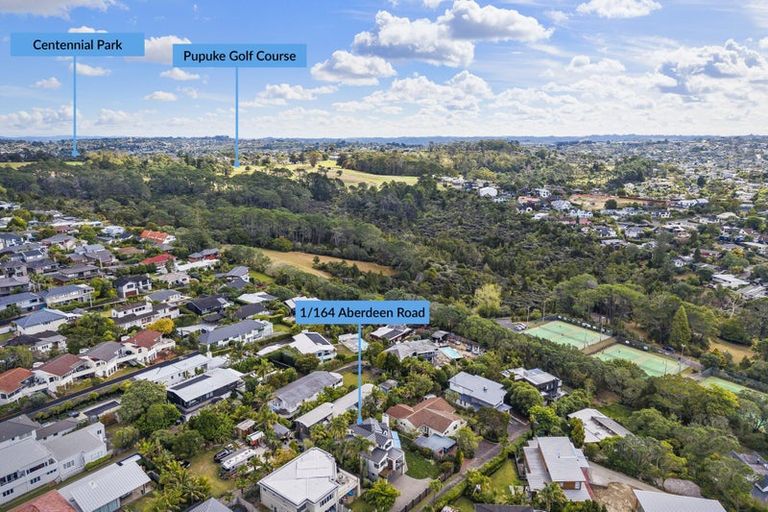 Photo of property in 1/164 Aberdeen Road, Campbells Bay, Auckland, 0620