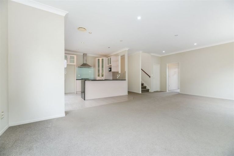 Photo of property in 23 Midhurst Avenue, Henderson, Auckland, 0612