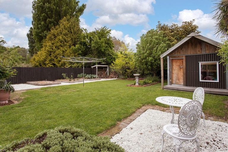 Photo of property in 68 Corson Avenue, Beckenham, Christchurch, 8023