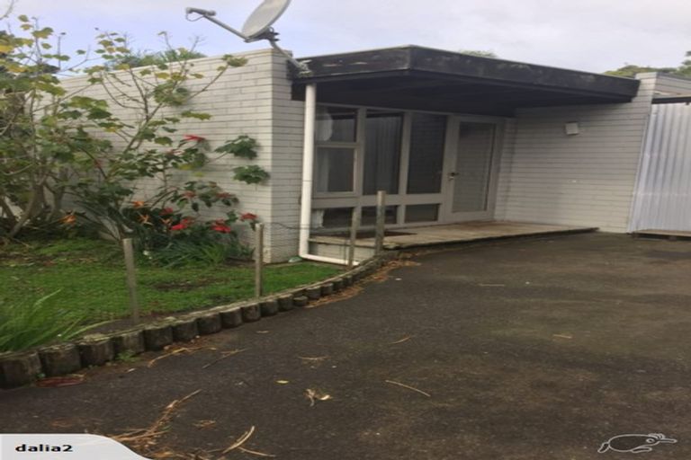 Photo of property in 6a Browns Bay Road, Rothesay Bay, Auckland, 0630
