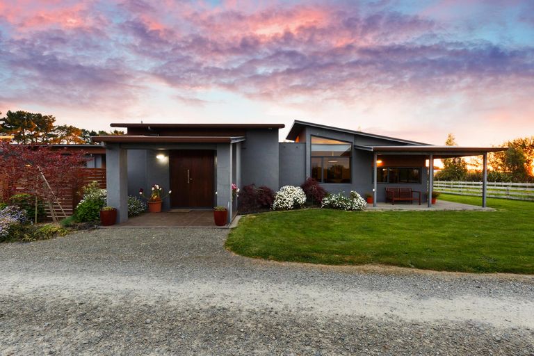 Photo of property in 5/454 Stoney Creek Road, Kelvin Grove, Palmerston North, 4470